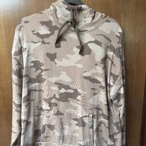 $120 Banana Republic Baby Terry lounge set in camo print size L